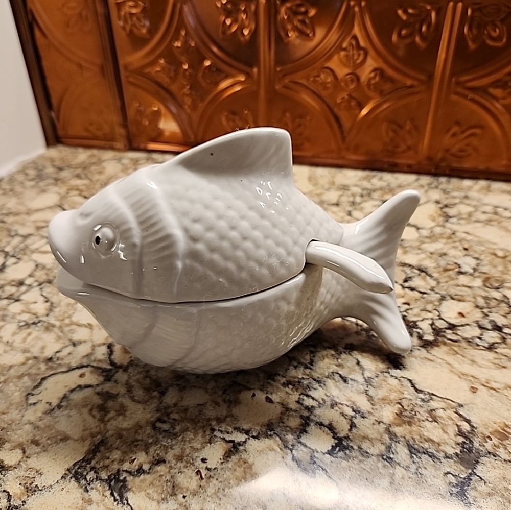 Knobler Italian White Ceramic Fish Tureen